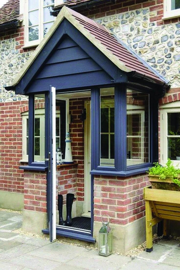 Застекленное крыльцо. Пластиковые остекленные крылечки. Остекление крыльца. Крылечко для дачного домика. Как закрыть крыльцо.