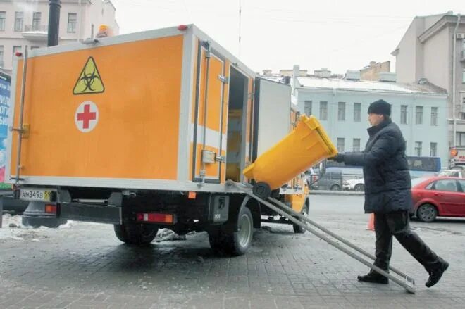 Вывоз отходов класса а. Автомобиль для перевозки медотходов. транспортировка медицинских отходов. машина для перевозки мед отходов. автомобиль для вывоза медицинских отходов.