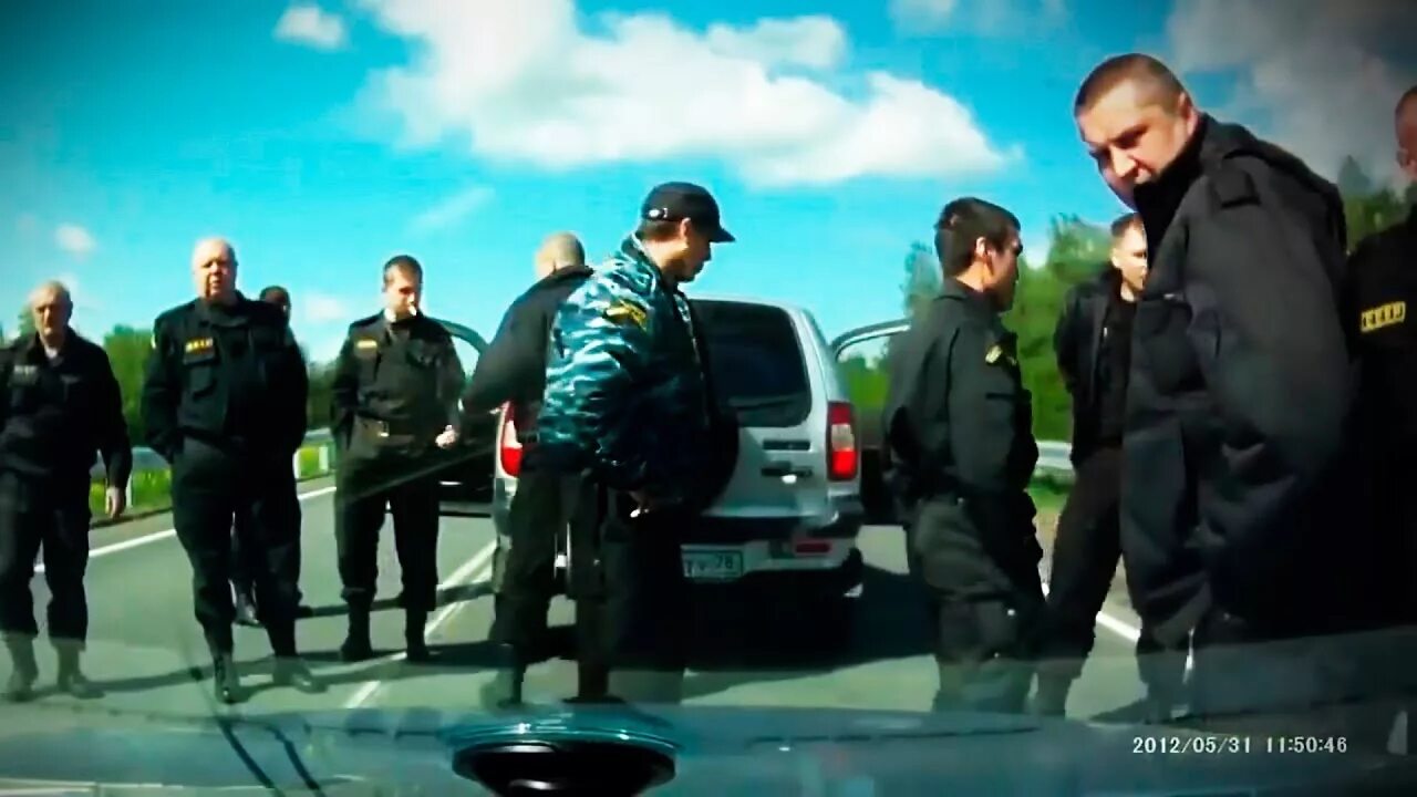 Собр подрезал на дороге. Собр на дороге. Омон на дороге. Собр беспредел на дороге. Задержание преступника.