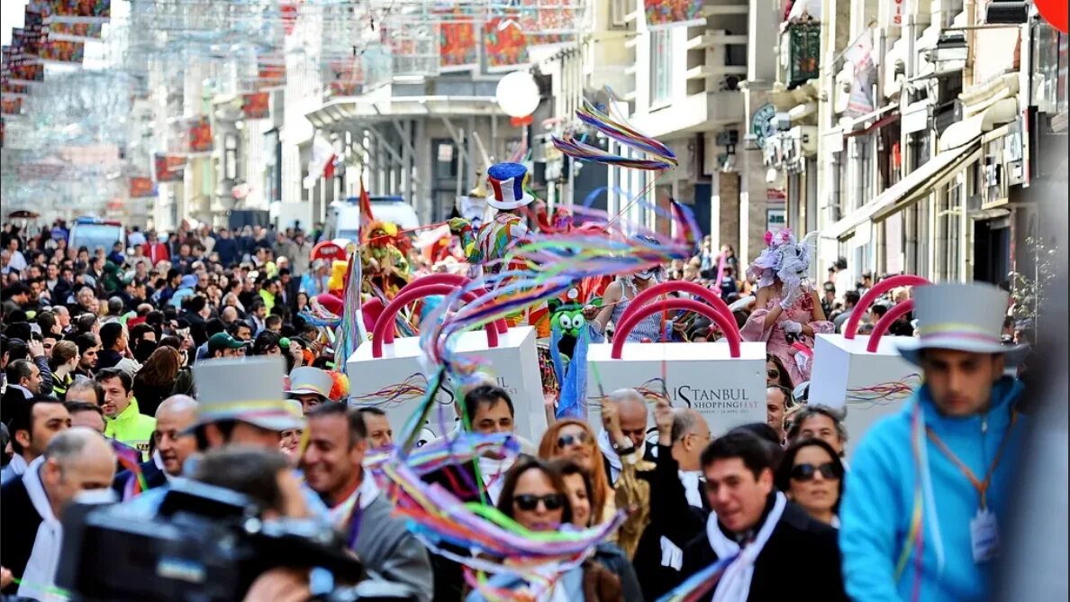 Стамбул фестиваль тюльпанов султанахмет. Фестиваль тюльпанов в стамбуле 2023. Фестиваль в стамбуле. Шоппинг фест в стамбуле фото. Парк эмирган в стамбуле тюльпаны.