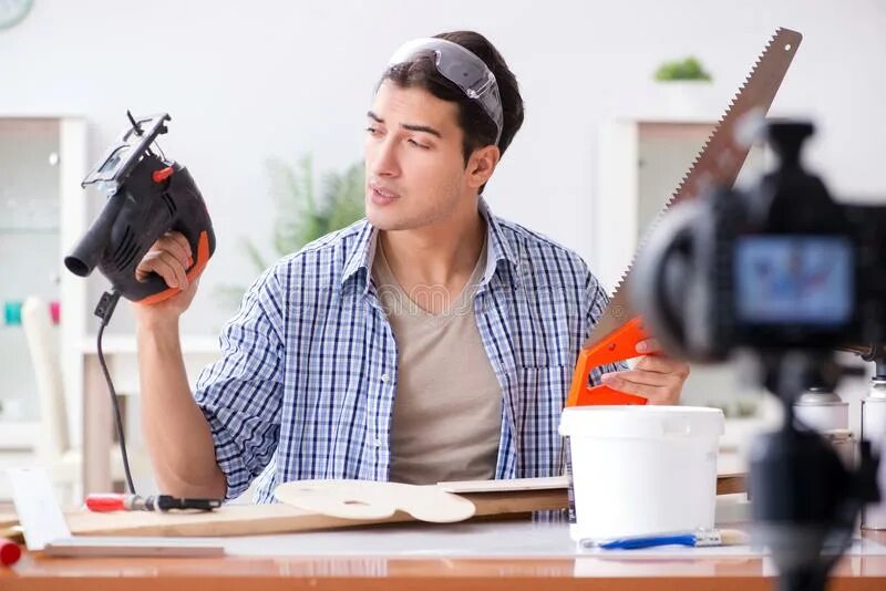 Diy блоггер года. Блогеры diy ремонт. белый фон накрытый записями блогер.