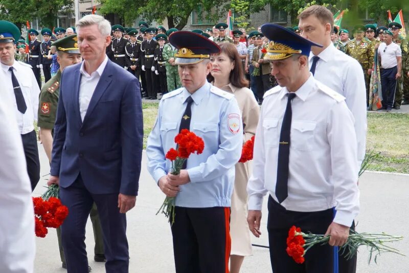 Свинову дмитрию вячеславовичу
