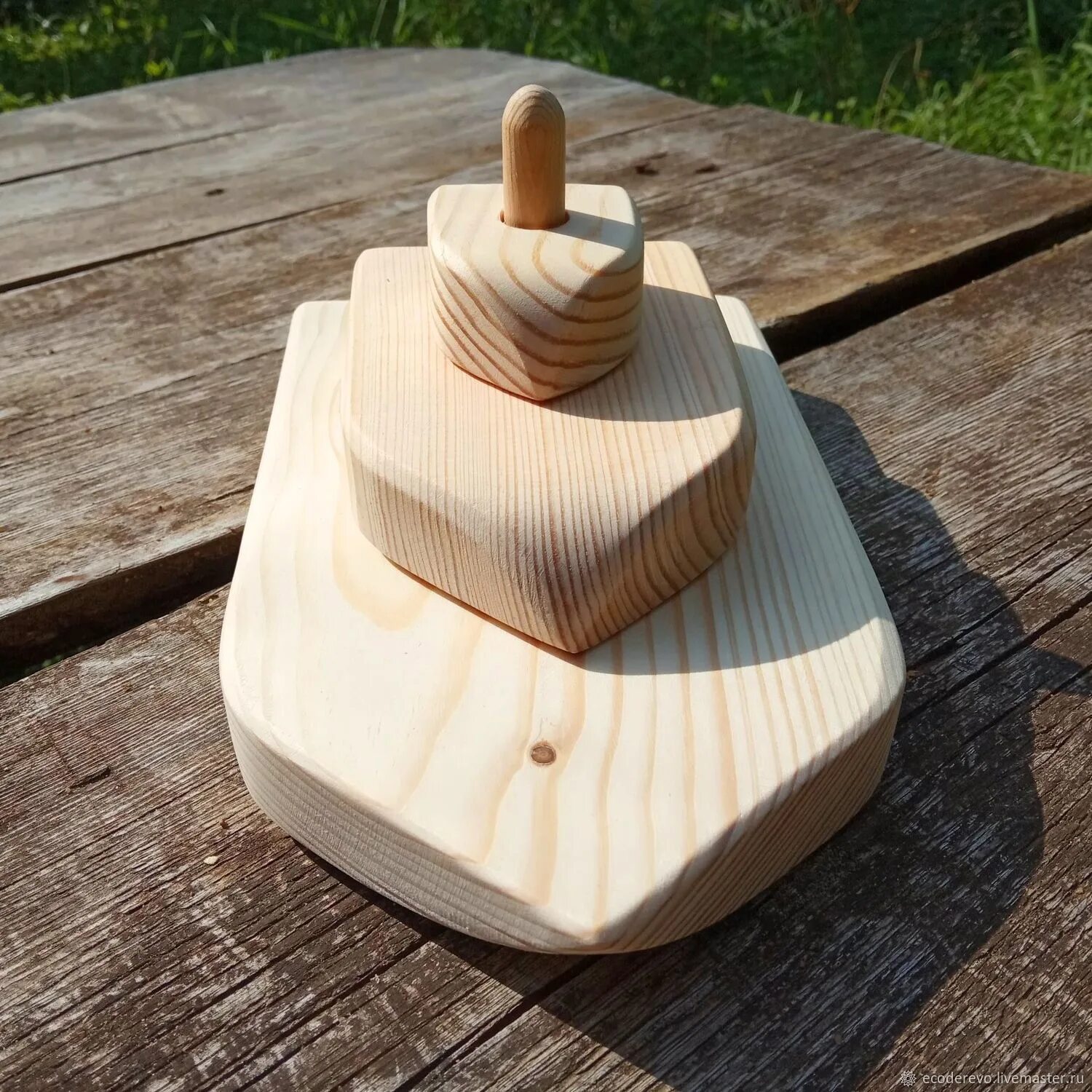 Деревянный кораблик. Кораблик из дерева. Модель кораблика из дерева. Простые изделия из дерева. Сделать своими руками из дерева простые
