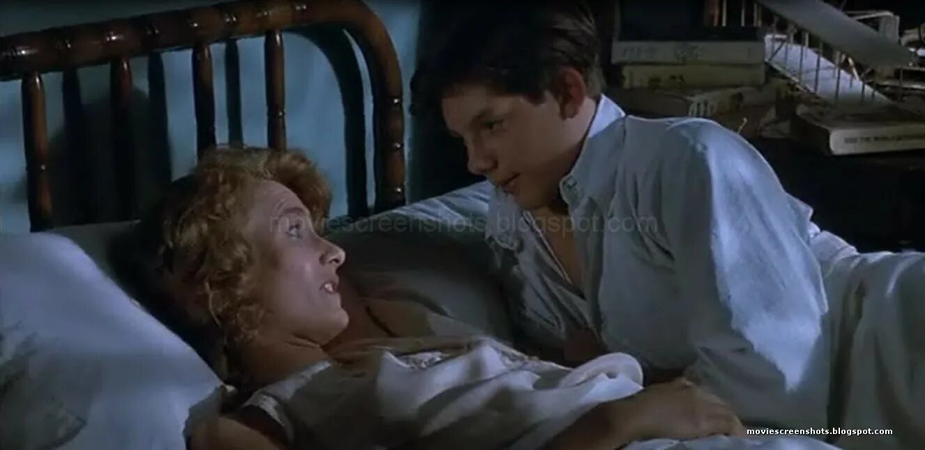 Лора дерн беспутная роза. Элизабет шу киссинг. Инцидент зрелыми. Мужчина и женщина в возрасте. Инцидент зрелыми.