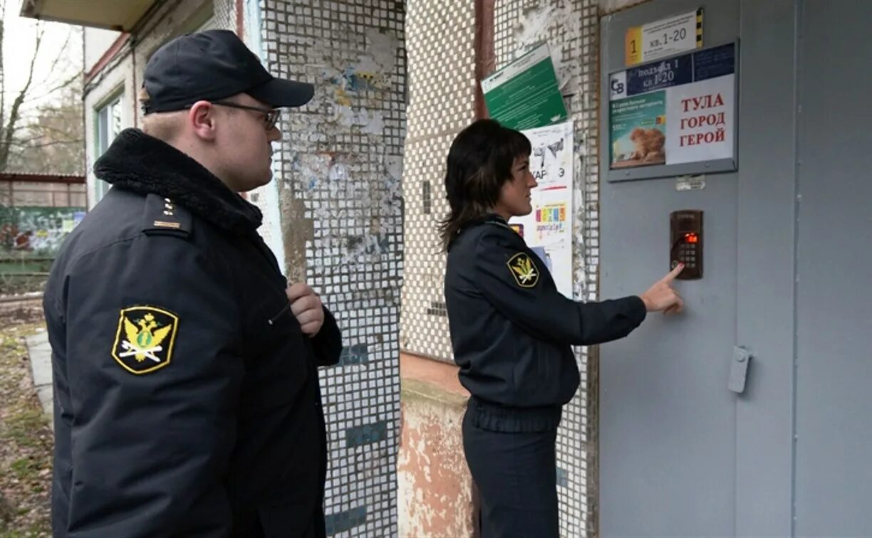 Визит приставов. ФССП Тула. Приставы Тула фоторепортаж. Сазонов в а судебный пристав. Приставы тула 9 мая