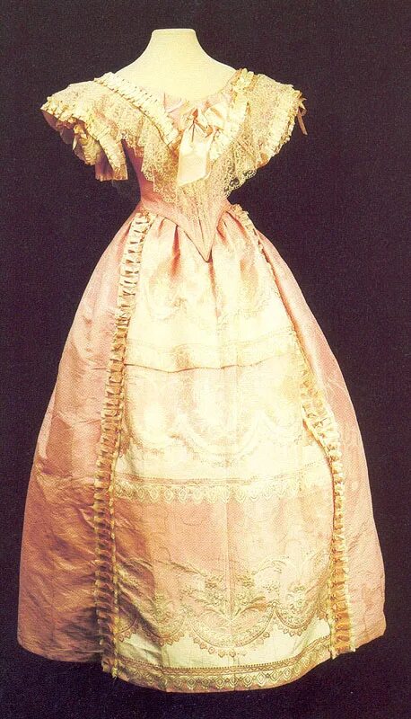 Платье 1840. Платья 1840-х годов. Бальное платье 1840 года. Женский костюм 1840-х годов.