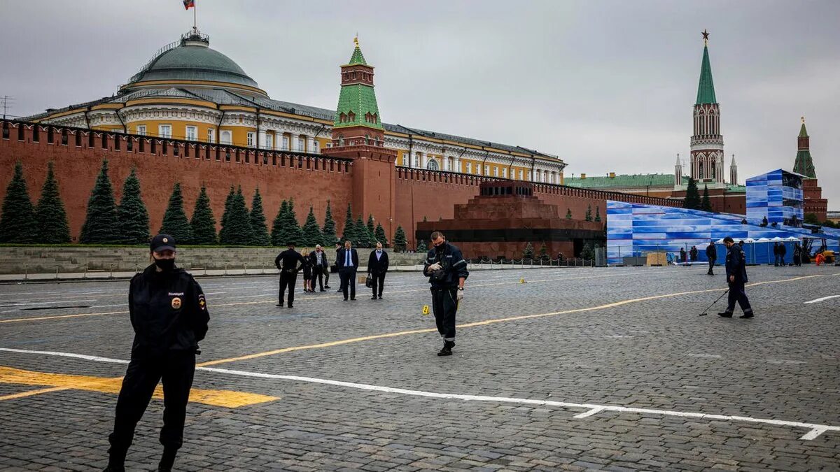 Красная площадь 10 мая. Крисевич на красной. Русские на красной площади. Полиция на красной площади. Полицейские на красной площади.