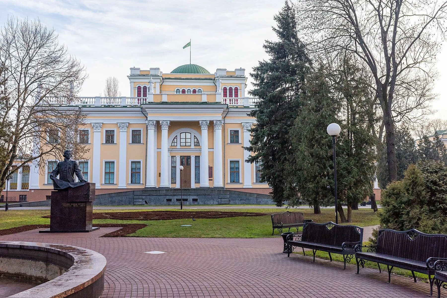 Дворец Румянцевых - Паскевичей. Дворец Паскевичей в Гомеле. Гомельский дворцово-парковый ансамбль. Парк Румянцевых Паскевичей в Гомеле. Белоруссия гомель купить