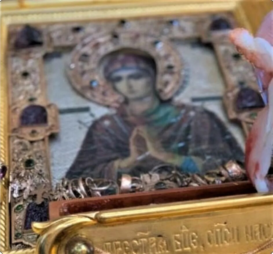 Мироточение иконы иисуса христа. Икона параскевы пятницы в храме. Икона божией матери умягчение злых сердец донецкая. Мироточивые иконы сейчас. Икона донской божьей матери мироточит?.