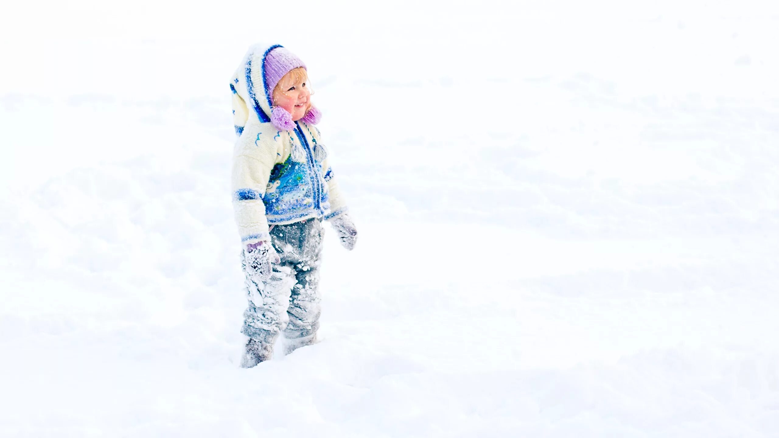 Дети зимой. Дети в снегу. Девочка зимой. Дети зима снег.