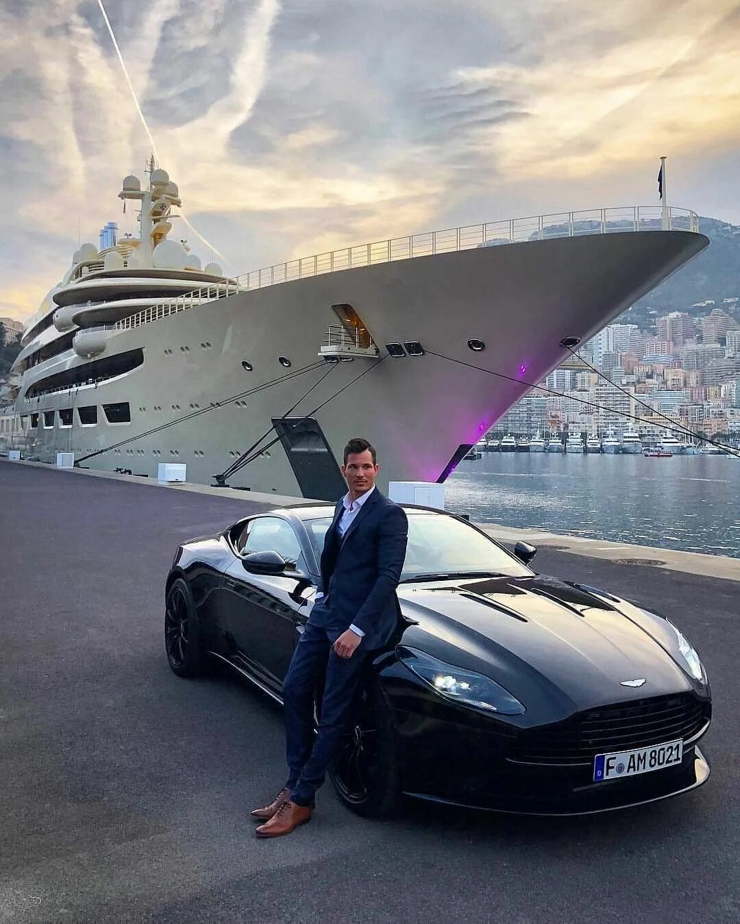 Миллионер. Машины миллионеров. Жизнь богатых людей. Life rich men. Состоятельный мужчина.