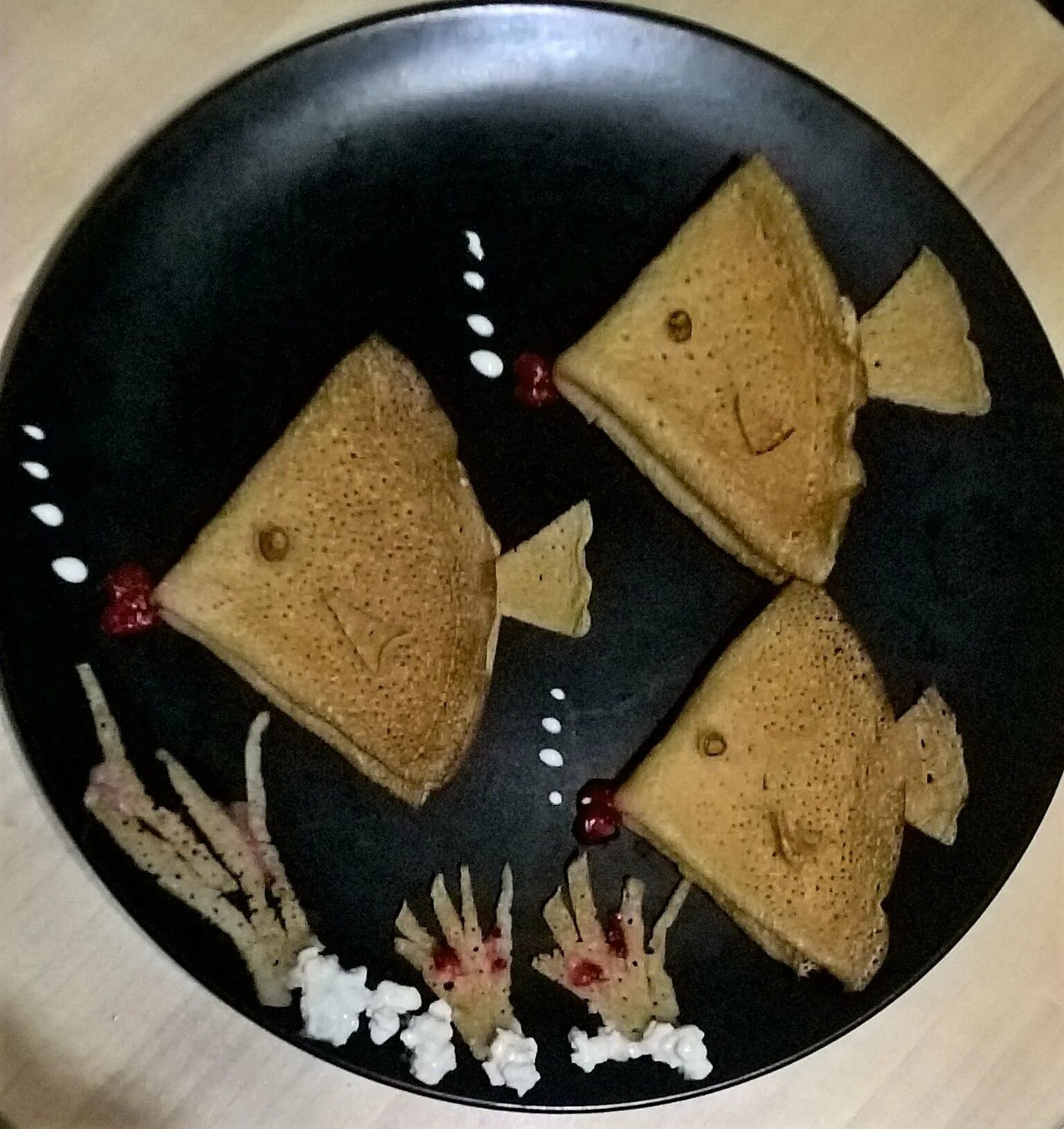 украсить блины на конкурс. оригинальная подача блинов на масленицу. оригинальное украшение блинов. композиция из бинов. украсить блины на конкурс.