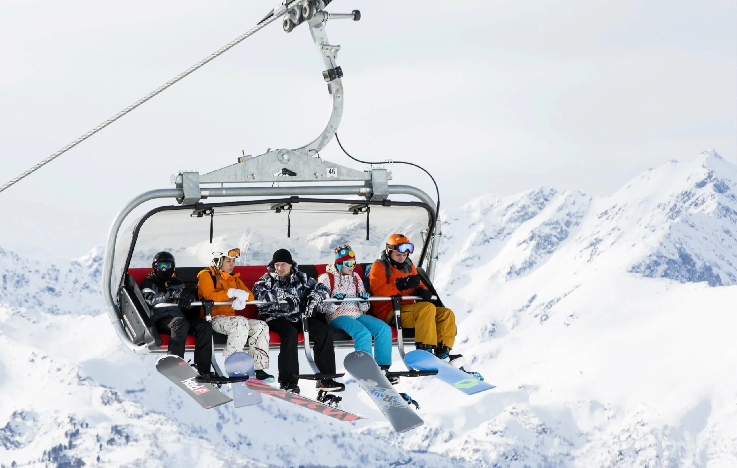Где находится подъемник. Домбай горнолыжный курорт схема трасс. Горнолыжный подъемник. Эльбрус канатная дорога домбай. Канатная дорога китай чжанцзяцзе.