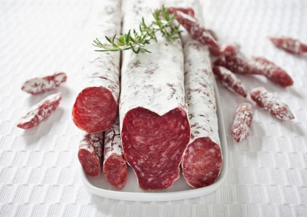 Колбаса сыровяленая сальчичон. Колбаса с/в фуэт экстра. Сыровяленая колбаса белая. Фуэт колбаса испания. Колбаса сырокопченая фуэт.