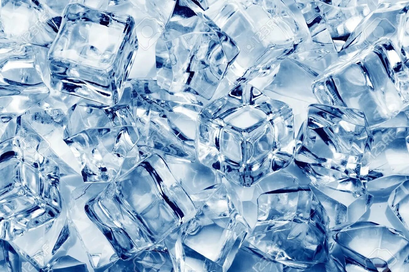 18 со льдом. Лед. Лед в стакане. 18 со льдом. Разноцветные кубики льда.