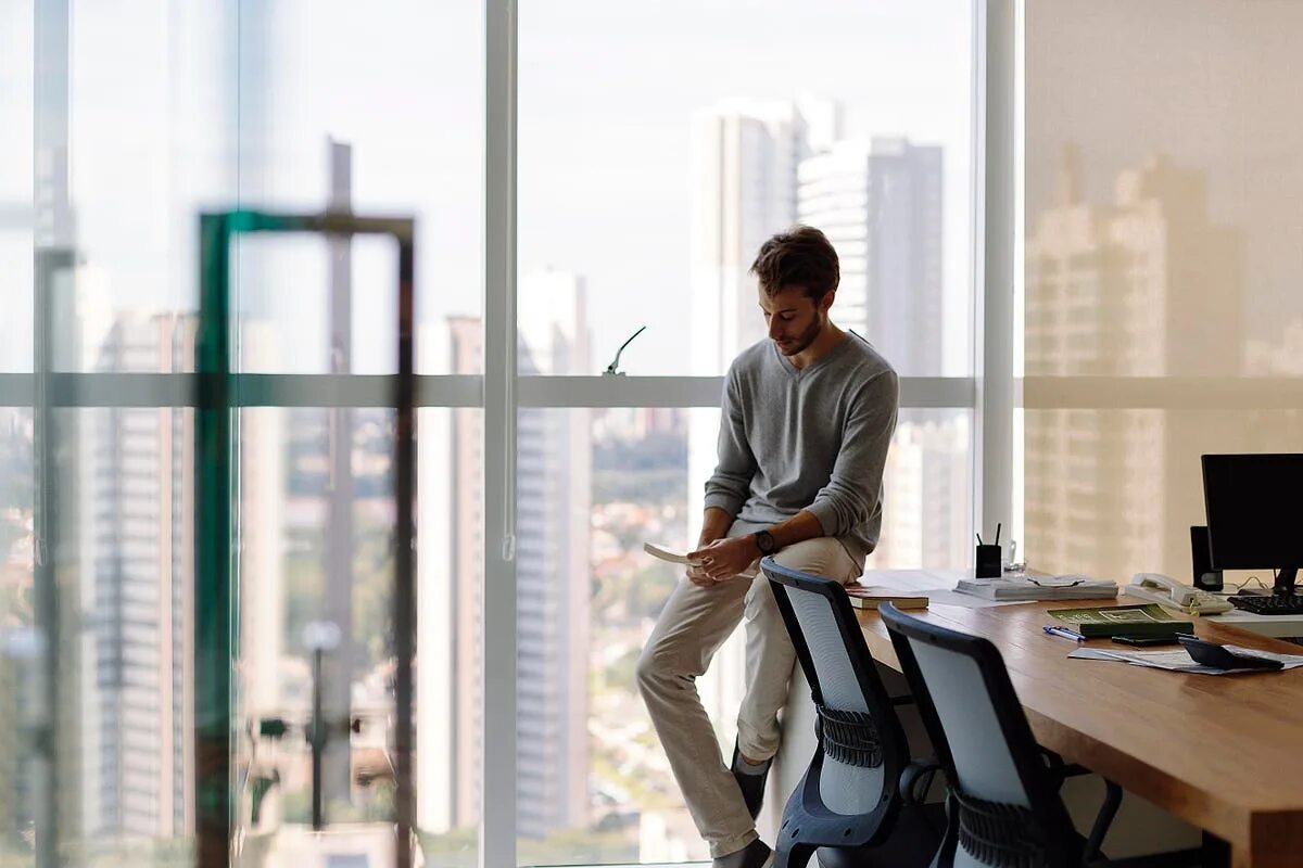 Давн брокер. Sitting man. Man sitting at the Table. Man on the Table.