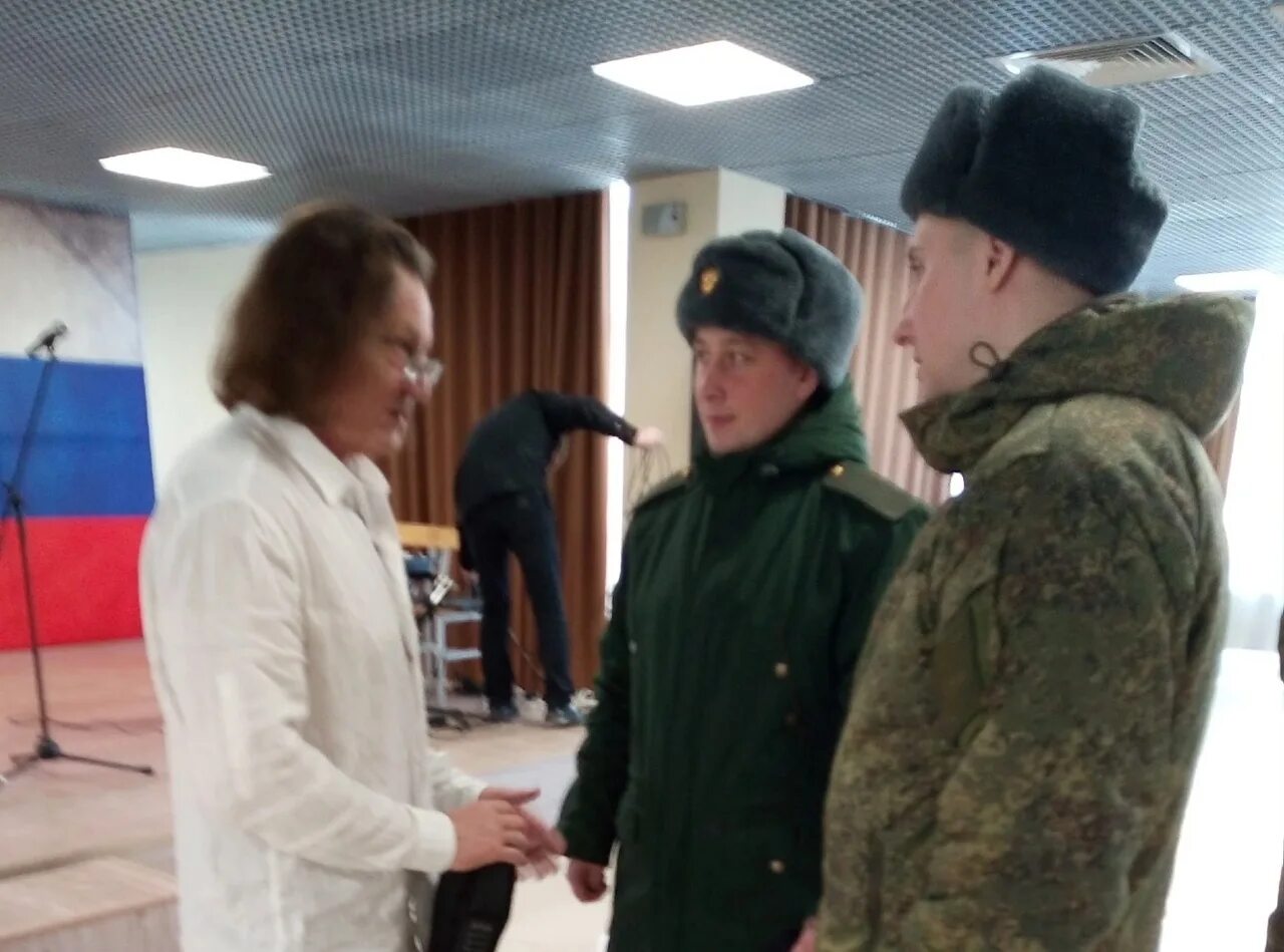 Люди из деревни. Встретить земляка. Встретил земляка. Деревня митецкое тверская область. Встретить земляка.