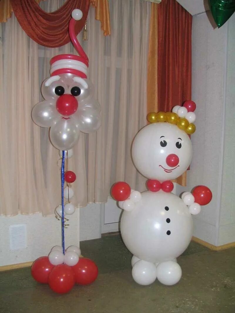 Снеговик шаров. Фигуры из воздушных шаров. Новогодние украшения из воздушных шаров. Снеговик из воздушных шаров. Новогодние фигуры из шаров.