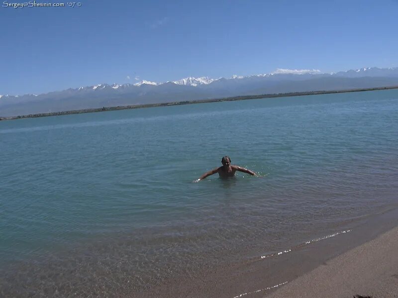 Температура воды в иссык. Соленое озеро Иссык Куль. Иссык Куль соленая вода?. Иссык-Куль озеро соленое или пресное.