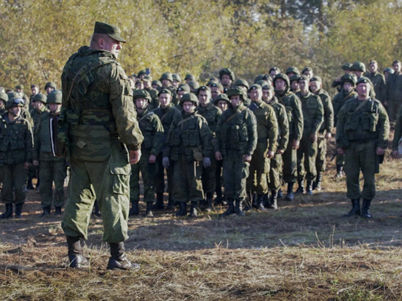 Срочники на границе с украиной в белгородской. Солдаты на полигоне. Военный полигон. Учения на полигоне. Армия России полигон.