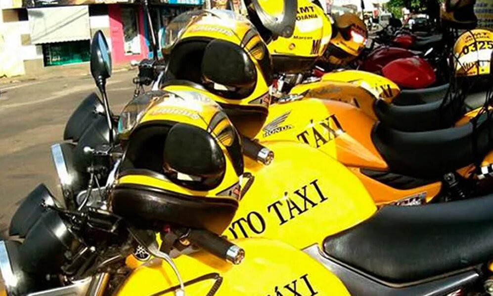 Ei moto taxi песня. Мототакси бали. Мотоцикл такси. Мопед такси. Мототакси в китае.