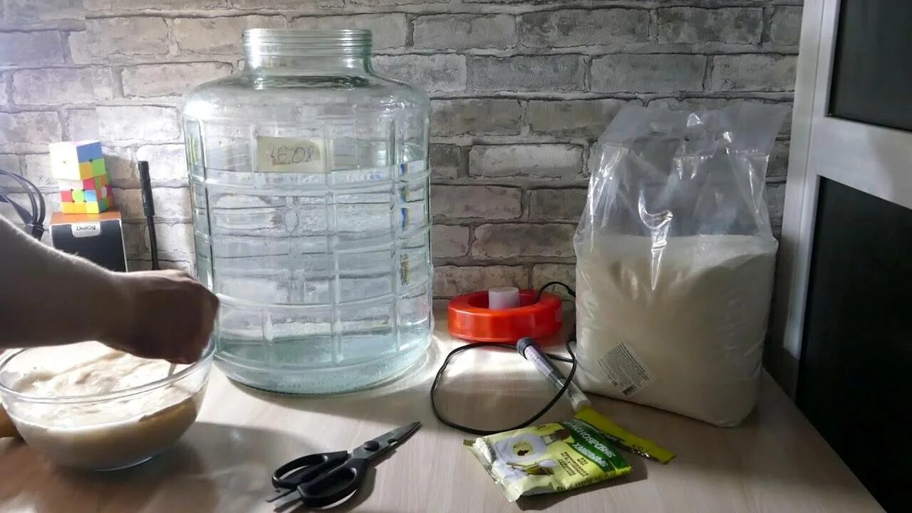 Самогон со сгущенкой. Сахарная брага для самогона. сахарный самогон. готовая брага. дрожжи для сахарной браги.