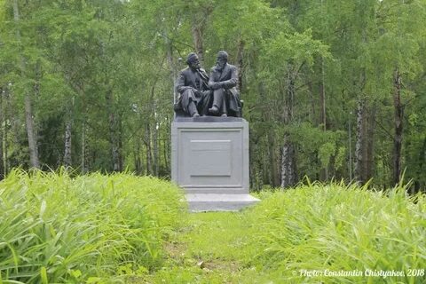 Памятник в октябрьском