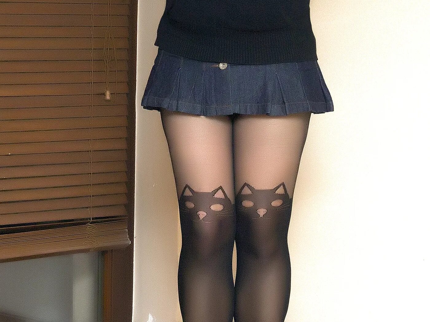 джоди гассон в колготках. шарлотта спрингер 2014. чулки под мини юбку. чулки под мини юбку. красивые дамы в колготках.