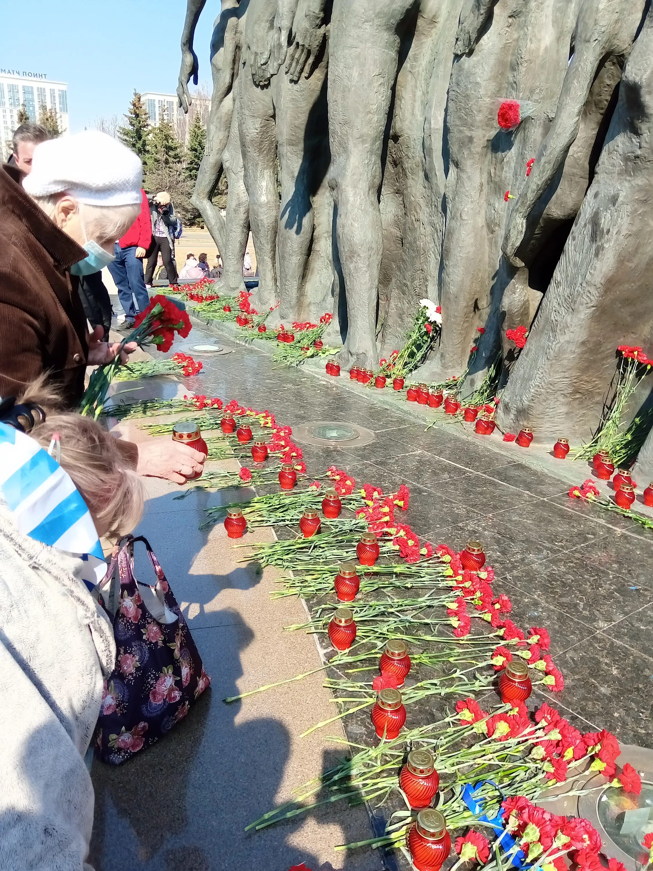 Памяти узников фашистских концлагерей. День освобождения узников Поклонная гора. 11 Апреля день освобождения узников фашистских концлагерей. День освобождения узников фашистских концлагерей. Памяти узников концлагерей.