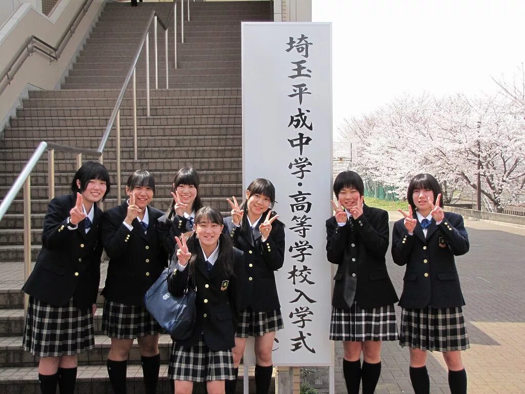 Япония школы видео. Старшая школа в Японии. Япония школы система образования. Образование в Японии средняя школа. Школа в Киото средняя школа.