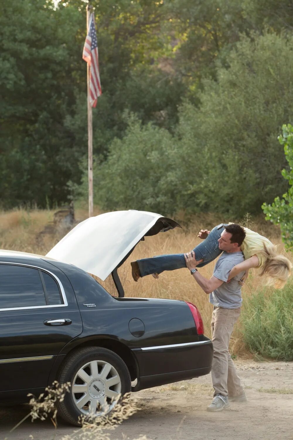 Украли девушку. Украсть богача района. Парень украл девушку. Похищение богатых. Парень украл девушку.