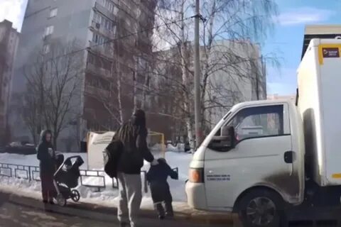 Поймала ребенка видео