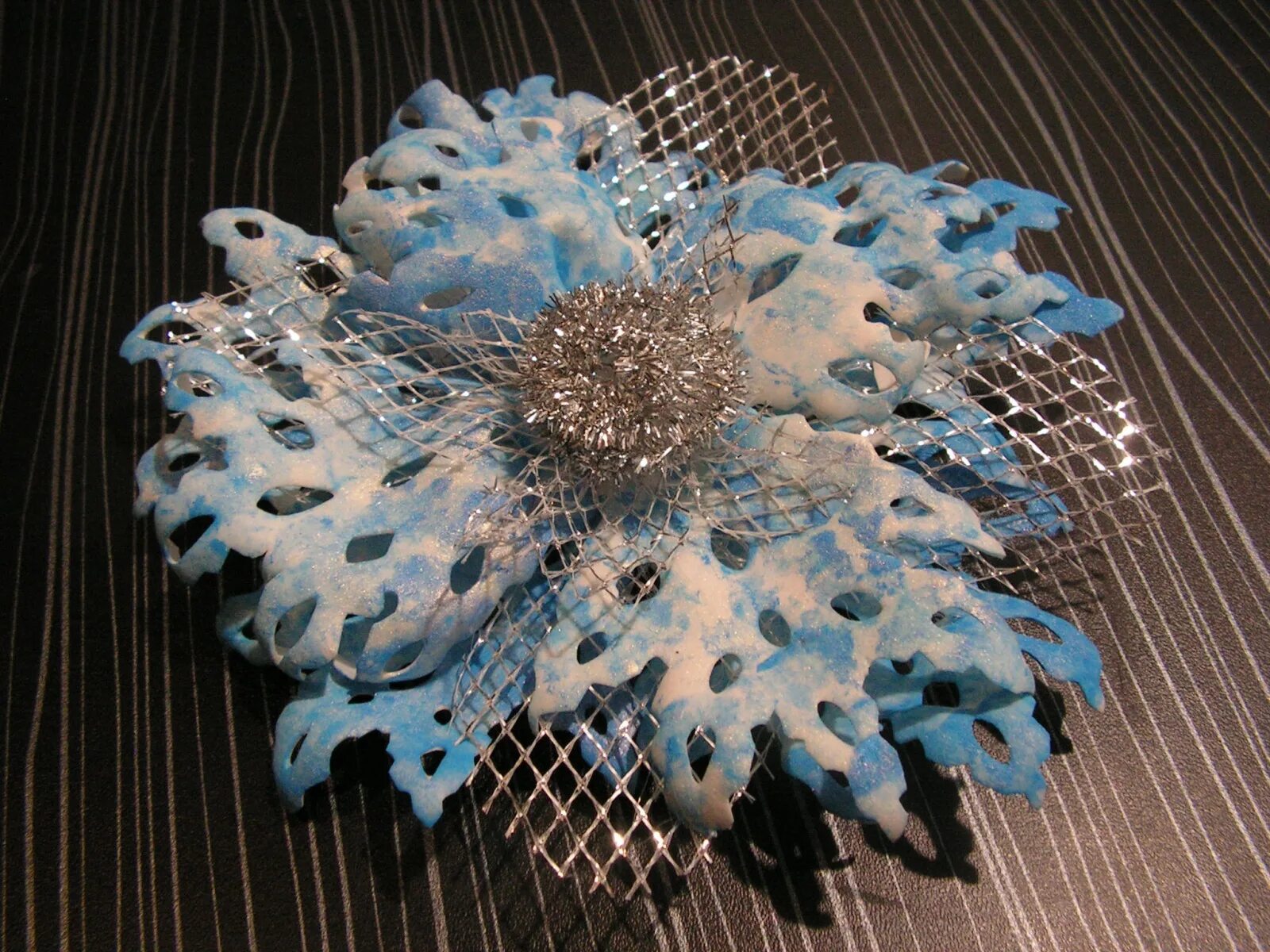 снежинка из фоамирана своими руками мастер класс. снежинки виз фоамерана. снежинки из фоамирана объёмные. снежинки из фоамирана. снежинка из фоамирана своими руками мастер класс.