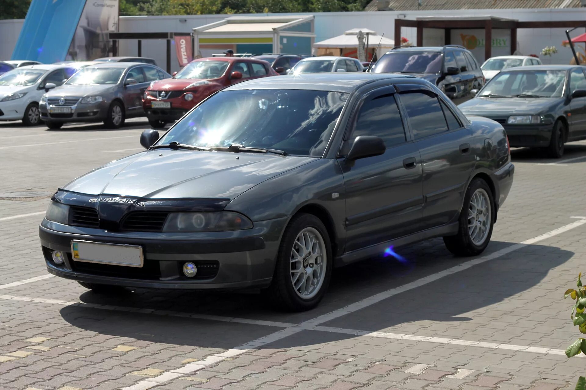 Mitsubishi carisma 1.6. Митсубиси Каризма. Митсубиси Каризма 2003. Мицубиси Каризма 1.6. Митсубиси Каризма 1992.