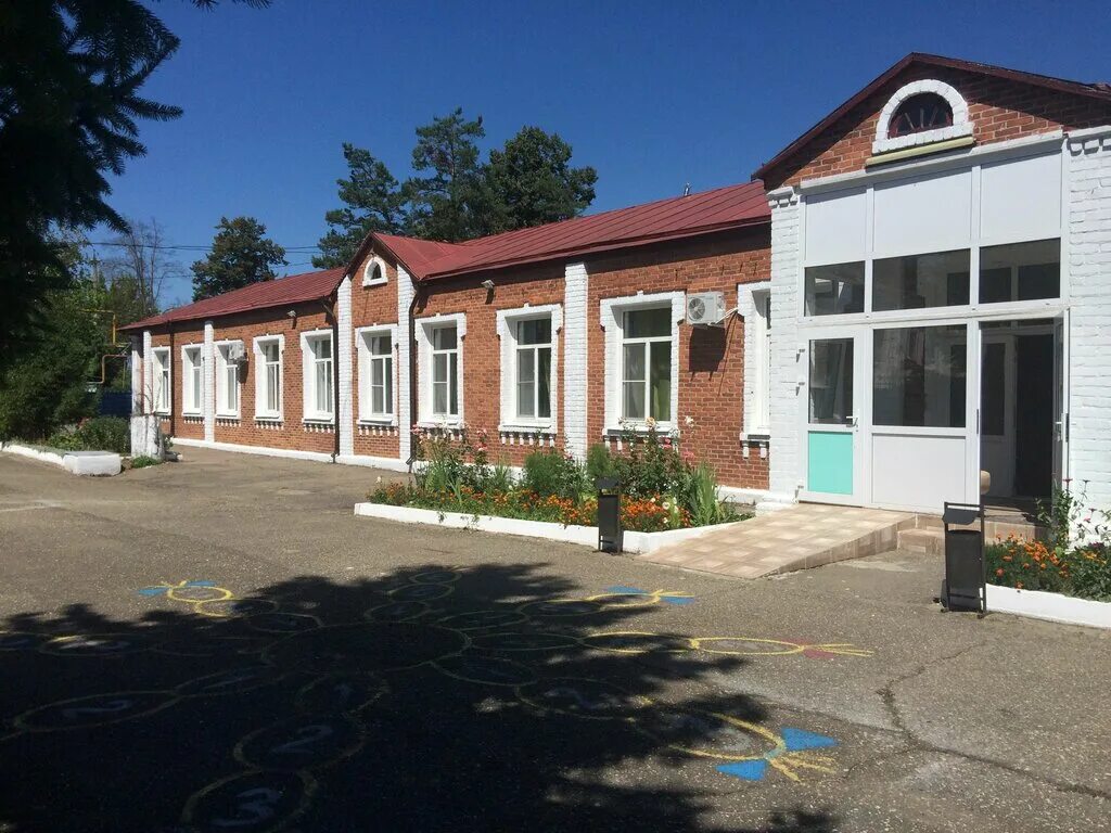 Хадыженск дом отдыха ул кирова,141. Гостиница предгорье хадыженск. Хадыженск краснодарский край. Термальные источники адыгея зима. Светлячок абинск база отдыха.