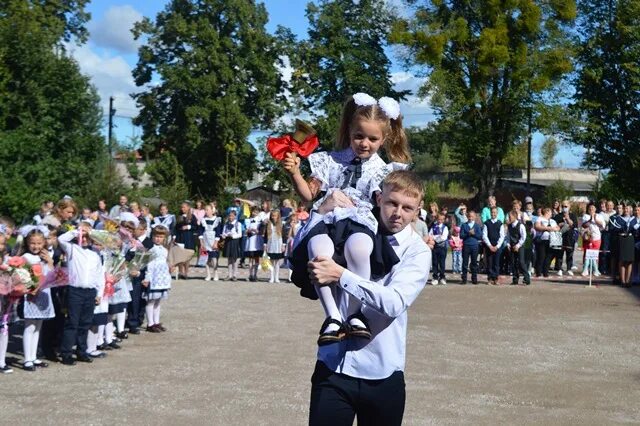 Гвардейская школа 1 Калининградская область. Школа 1 Гвардейск. Школа 2 Гвардейск. Гвардейская школа. Элжур школа гвардейск