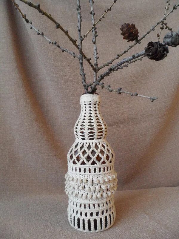 Макраме бутыль. Макраме оплетение бутылки. Обвязанная бутылка. Макраме оплетение бутылки. Макраме бутылка.