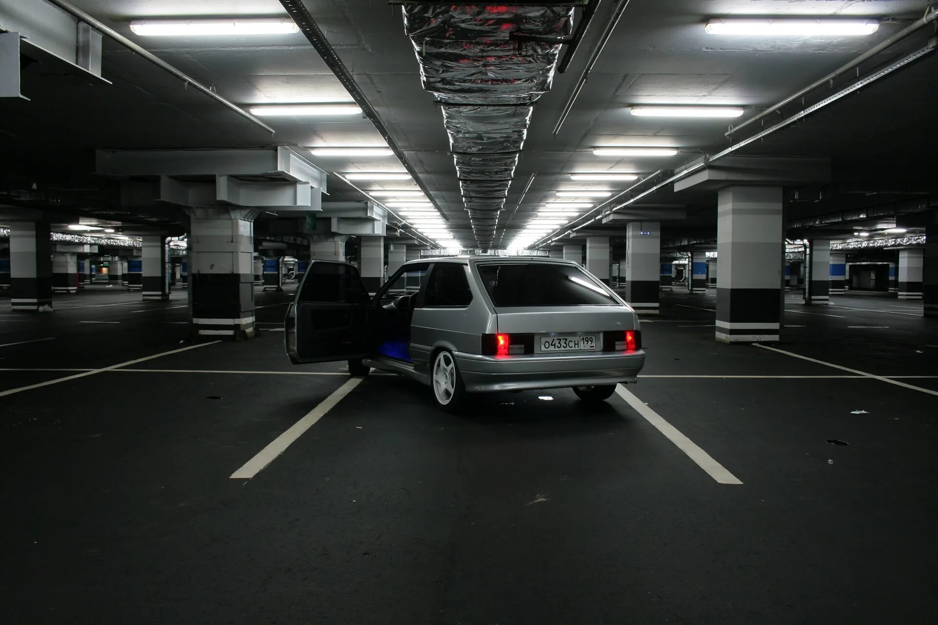 Parking lot 2. ТРЦ Вегас парковка. Вегас парковка 3. ТЦ Вегас Москва парковка. Подземная парковка ТРЦ Вегас.