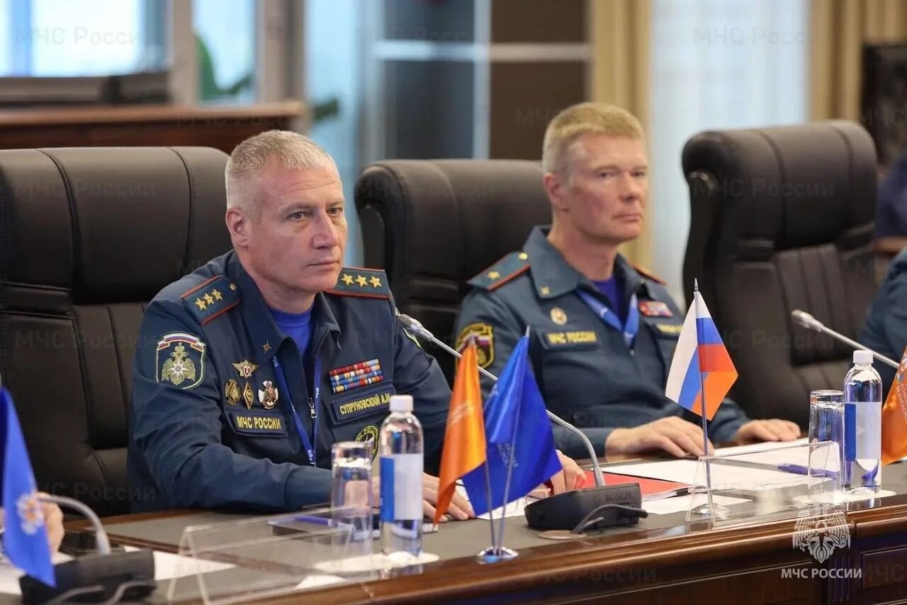 Торез. 0-1 обсуждения мчс. Пожарные севастополь. Спасательная люлька мчс. Мчс новости на сегодня последние.