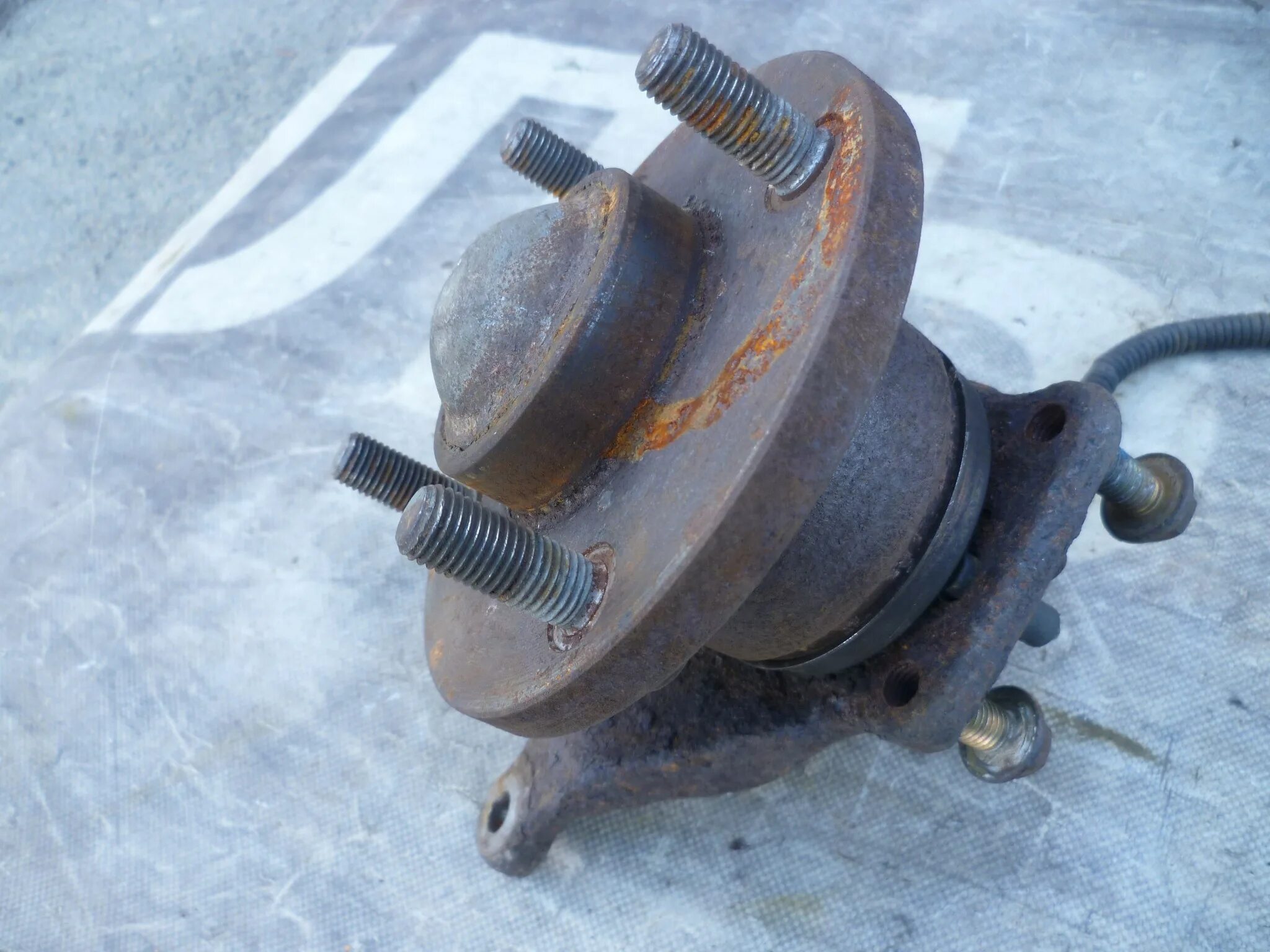 Ступица задняя форд. Подшипник задней ступицы форд фокус 1. Задняя ступица фф2. Задняя ступица форд фокус 1. Ступица форд фокус 3 передняя.