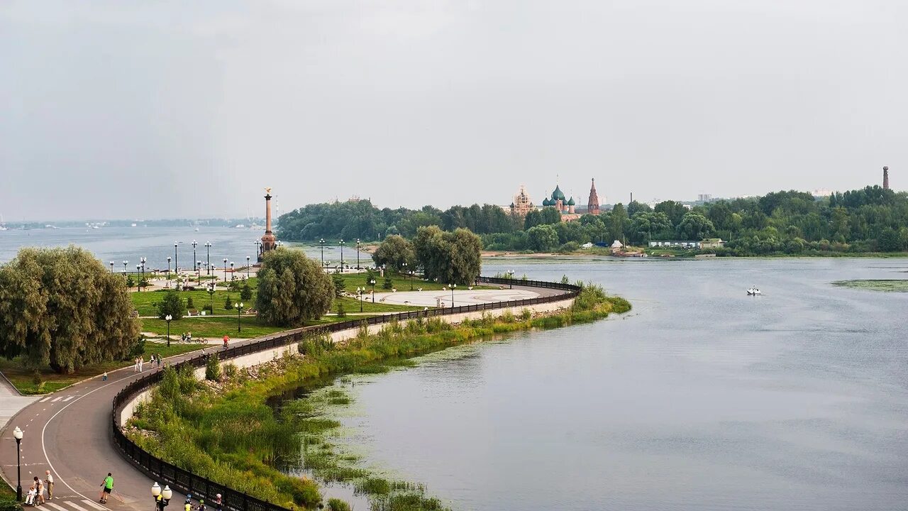 Ярославль достромичательности. Парк тысячелетия стрелка ярославль. Доспромичательностей ярославль достопримечательности. Самые необычные памятники ярославля. Ярославль за 1 день с детьми.