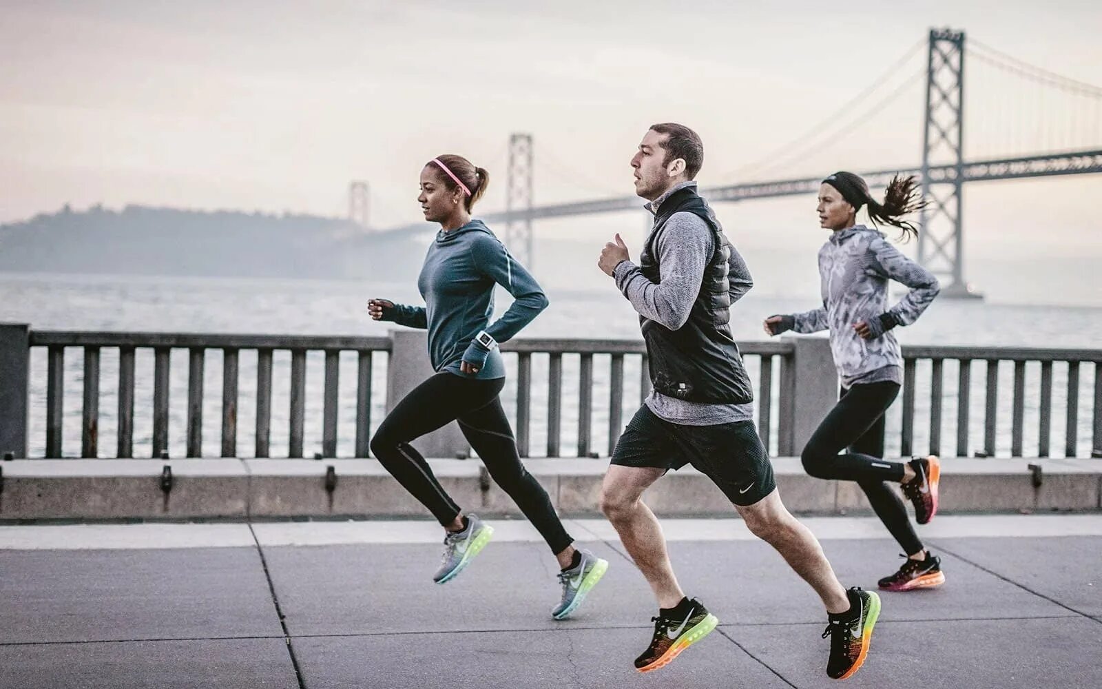 На какой спорт пойти. Nike Running. Nike Running бег. Занятие спортом. Стильный спортивный образ.
