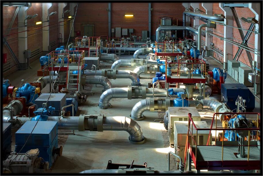 Феодосийский нефтяной терминал. Насосы на нефтебазе. Резервуарное оборудование для нефтебаз. Трубопровод на нефтебазе. Нефтебаза насосная.