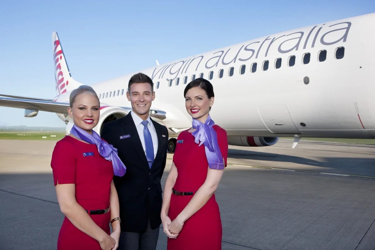 Другой авиакомпании. Форма авиакомпании вирджин атлантик. virgin atlantic airways стюардессы. авиакомпании hawaiian airlines форма стюардесс. авиакомпания qantas стюардессы.