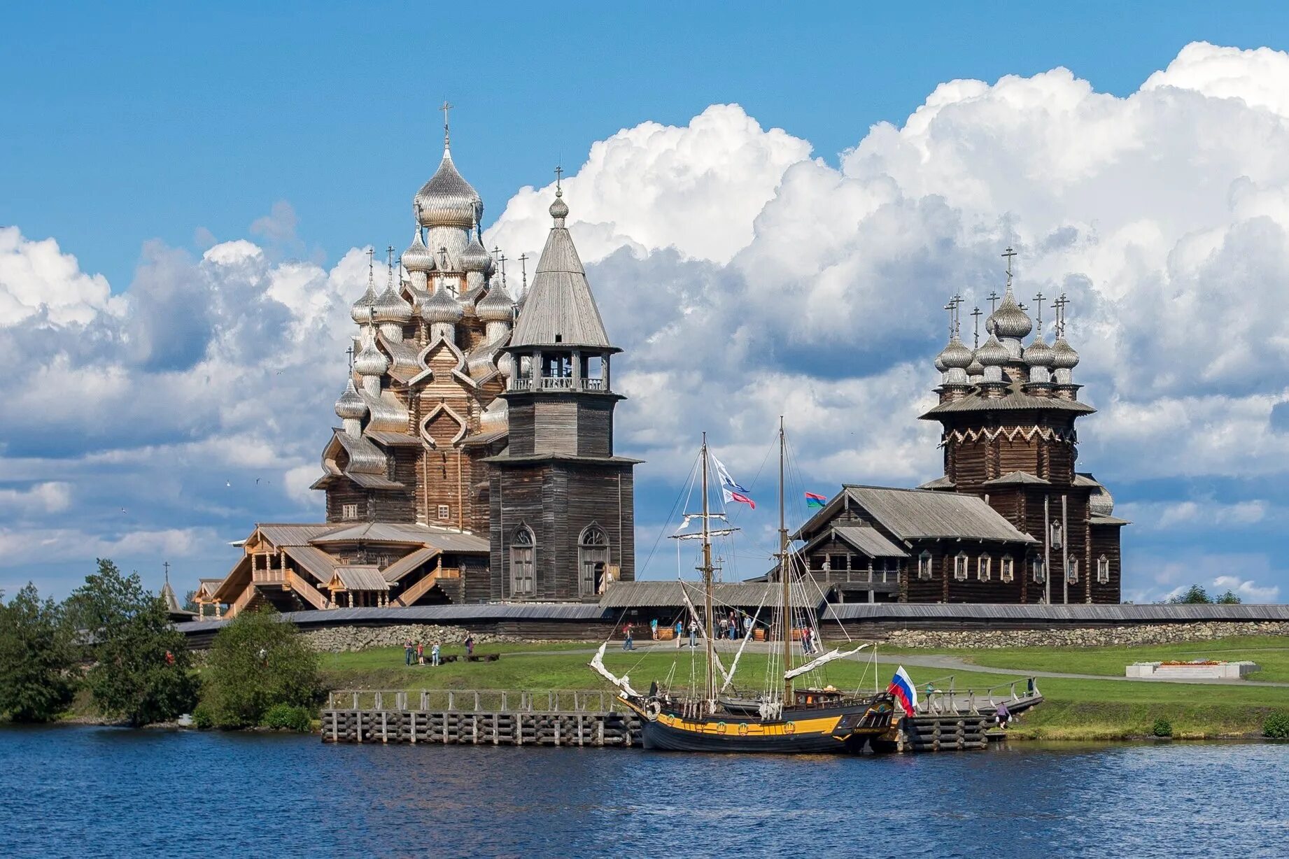 Kizhi island. Музей заповедник Кижи Карелия. Преображенская Церковь на острове Кижи. Церковь Преображения Господня остров Кижи Республика Карелия. Музей-заповедник «Кижи» (о. Кижи).