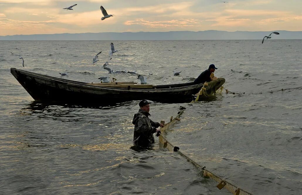 рыбный праздник «калакунда». трупы людей утонувших в водоёмах. перевернулась лодка с рыбаками. казанка затонувшая. летом рыбаки разрушили.