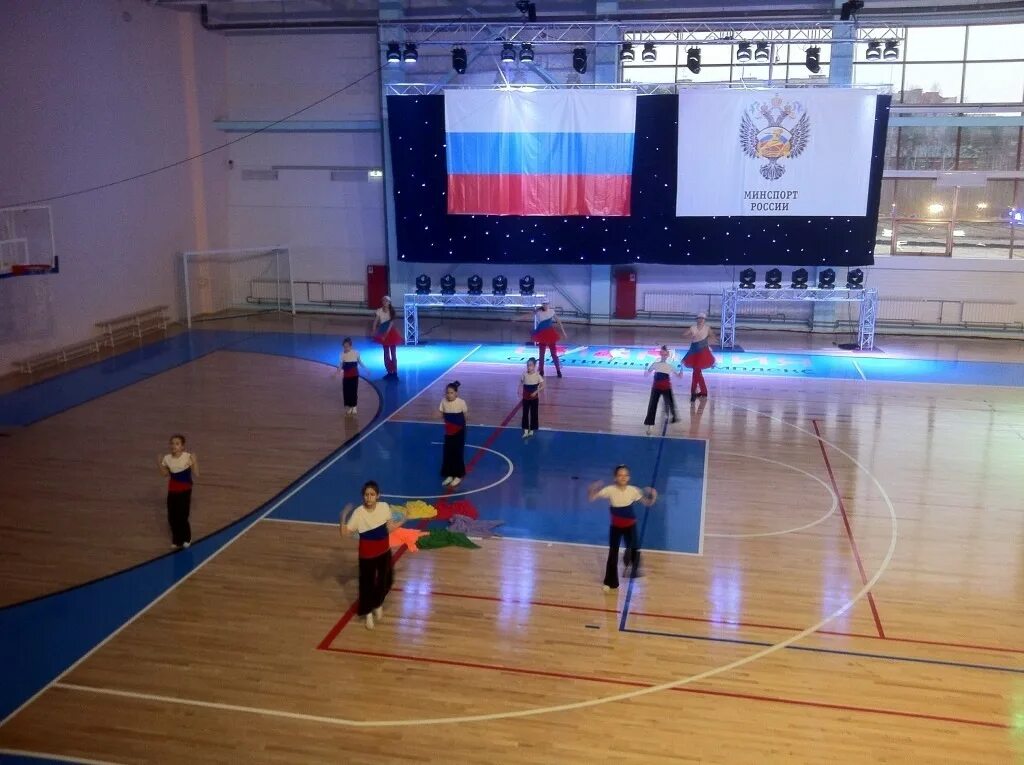 Олимпия северск. Спорткомплекс Олимпия Нижневартовск. Спорткомплекс Олимпия Северск. Бассейн Олимпия Северск. Олимпия Нижневартовск волейбол.