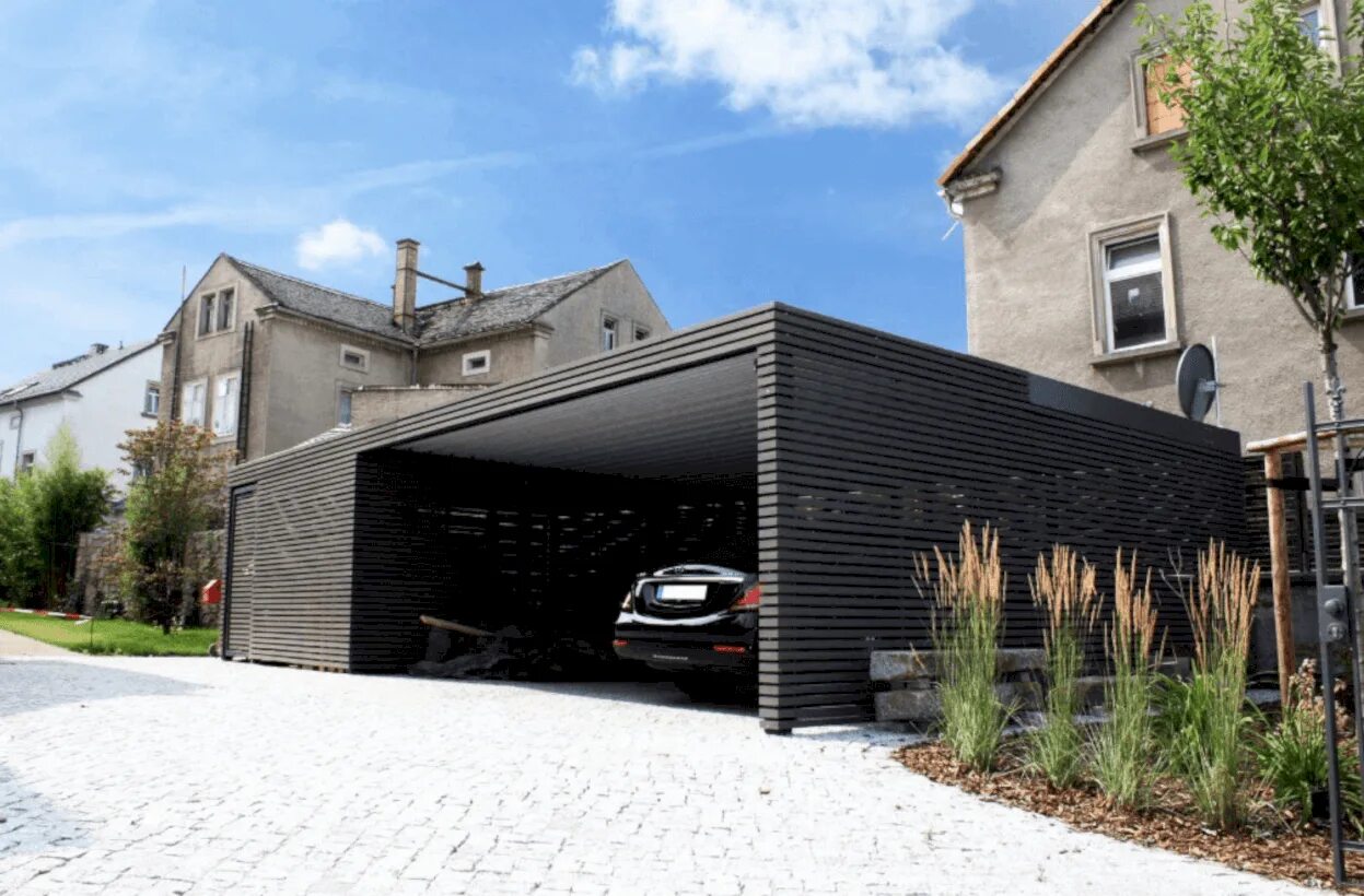 Гараж земли. Гараж на участке лофт. carport aus metall. стильный гараж. дом с гаражом.