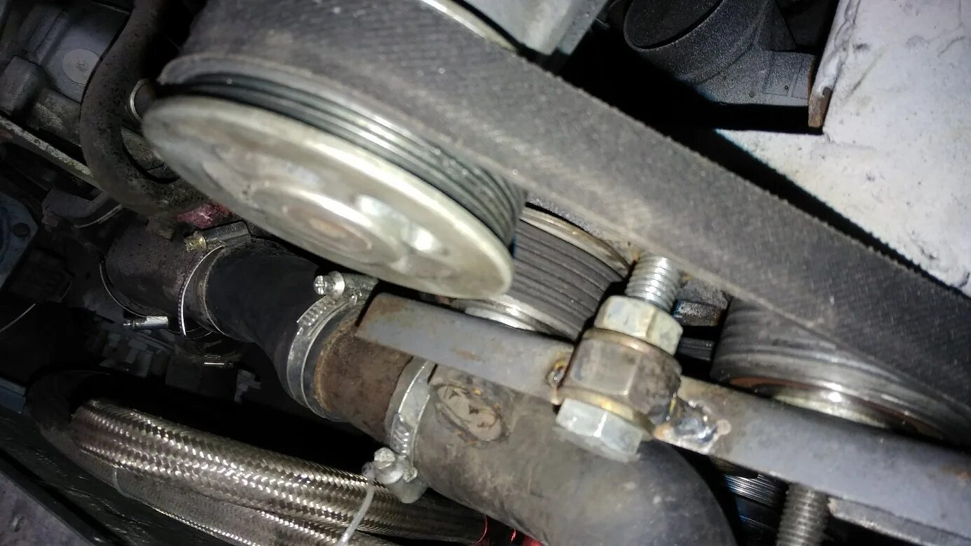 Ремень генератора w203 компрессор. Проверка натяжения ремня генератора на ямз 238. Натяжитель ремня генератора хендай акцент. Ремень поликлиновый зил 130. Ремень компрессора маз.