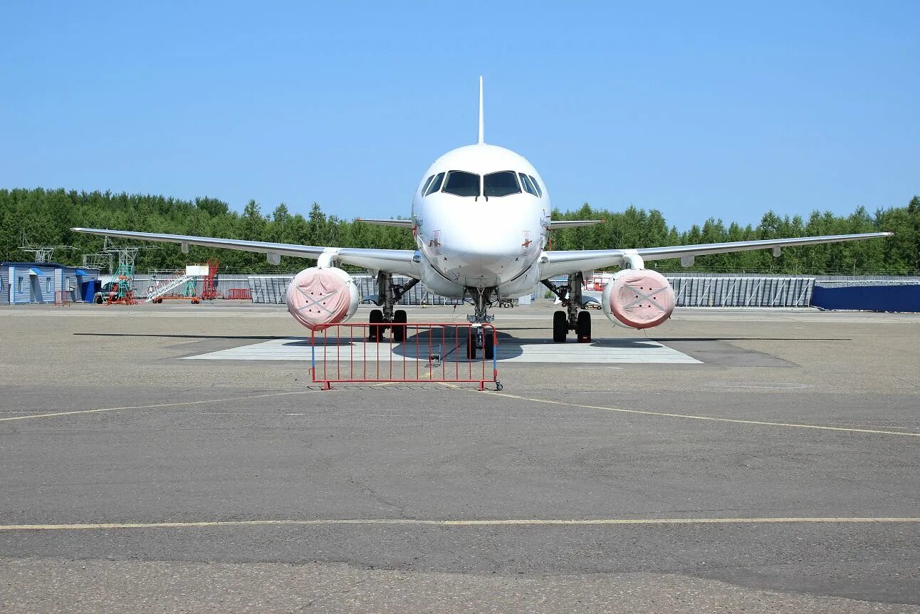 Аэропорт хурба комсомольск-на-амуре. А гагарина. Пао иркут региональные самолеты. Аэропорт хурба. Сухой кнааз комсомольск-на-амуре.